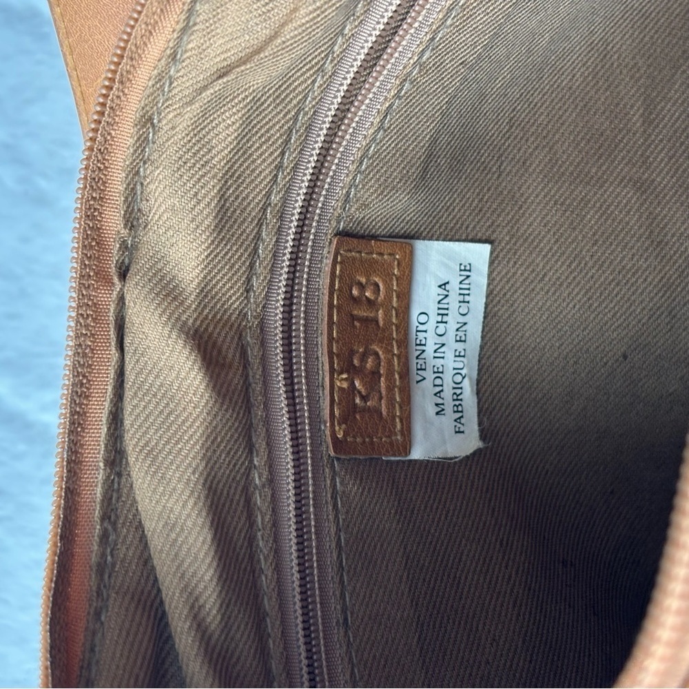 Vintage Veneto Cognac Brown Shoulder Bag | Y2K Minimalist Buckle Strap - Picture 13 of 13